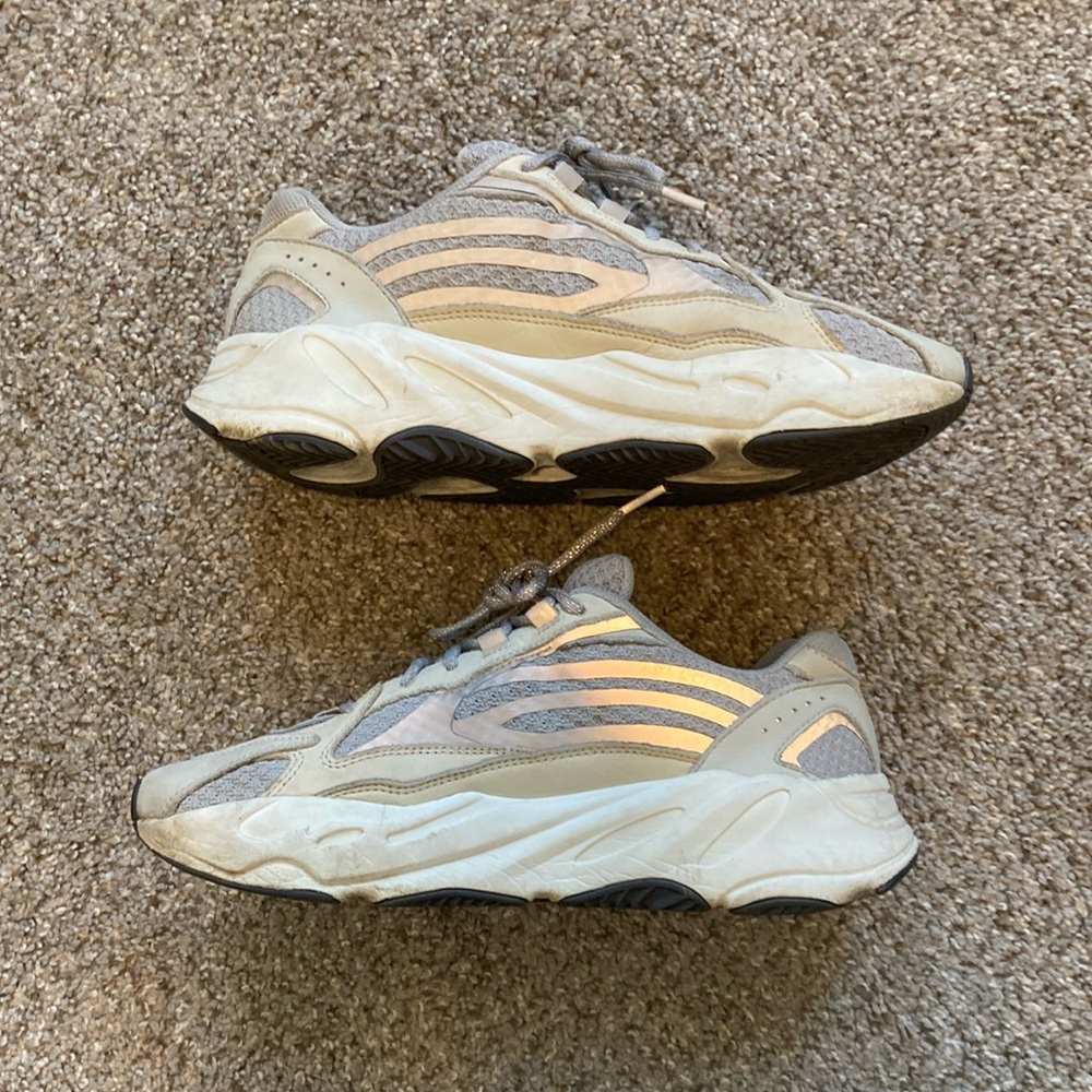 Adidas Yeezy 700 v2 Cream